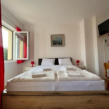 Ksenia And Apartament
